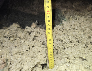 Zateplení stropu rodinného domu pomocí foukané izolace